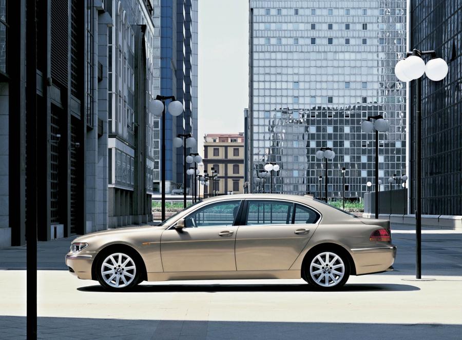 BMW 7-Series L 2003 года  (фото 41 из 61)